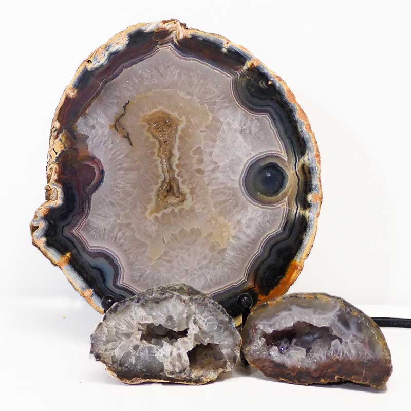 1.12kg Sliced Brazilian Agate Lamp and Mini Agate Crystal Geodes Set J206 3 Sliced Brazilian Agate Lamp and Mini Aagte Crystal Geodes Set J206 | Himalayan Salt Factory