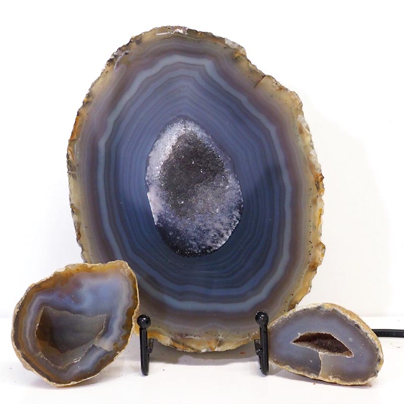1.26kg Sliced Brazilian Agate Lamp and Mini Agate Crystal Geodes Set J216 3 Sliced Brazilian Agate Lamp and Mini Aagte Crystal Geodes Set J216 | Himalayan Salt Factory