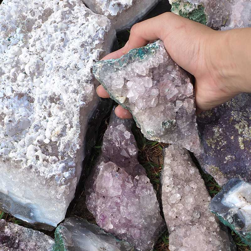 10kg Amethyst Rough Crystal with Terminated Point – J1525 4 10kg Amethyst Rough Crystal with Terminated Point – J1525 | Himalayan Salt Factory