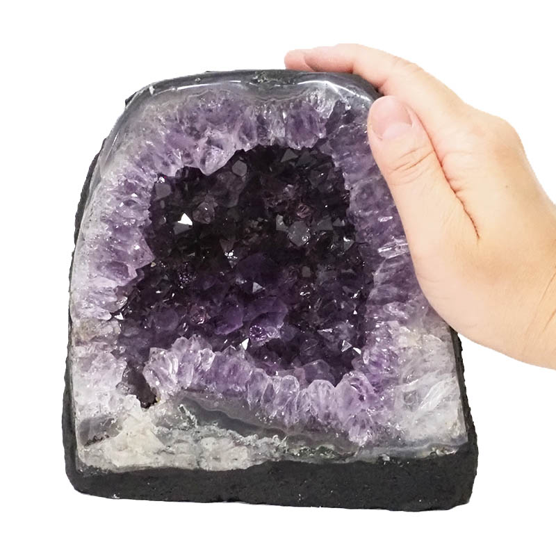 2.82kg Amethyst Cathedral Geode - A Grade DS919 4 Amethyst Cathedral Geode - A Grade DS919 | Himalayan Salt Factory