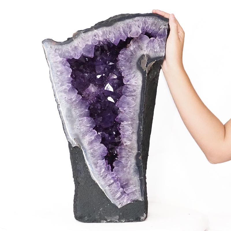 31.50kg Amethyst Cathedral Geode – A Grade DS1097 4 Amethyst Cathedral Geode – A Grade DS1097 | Himalayan Salt Factory
