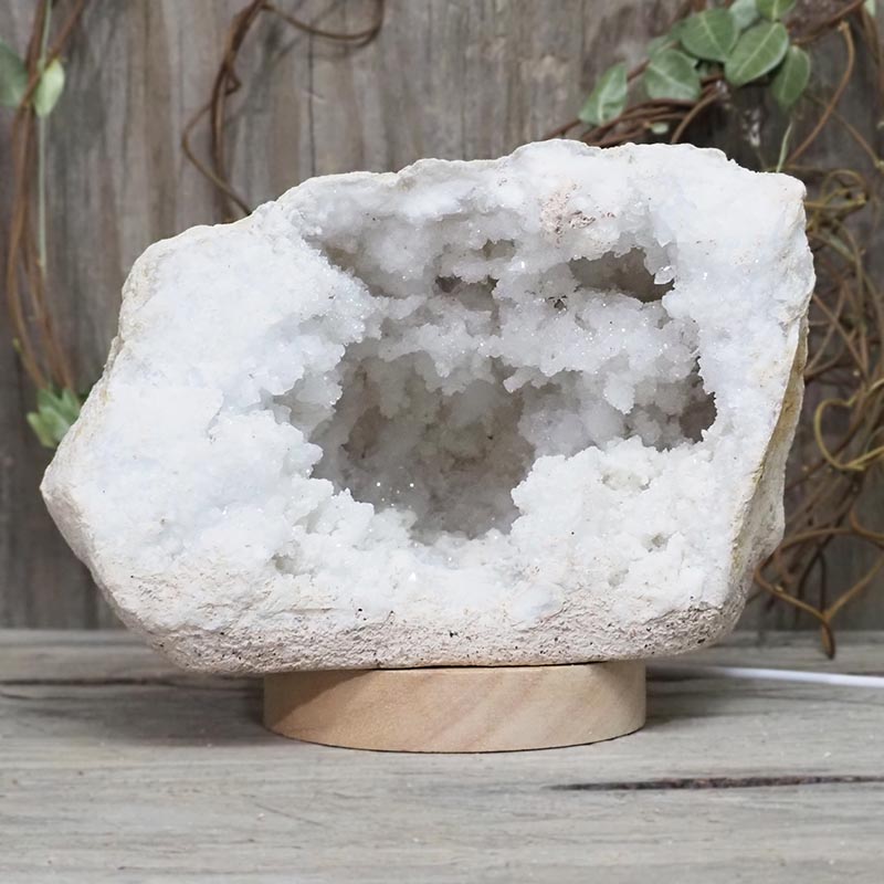 2.32kg Natural Calcite Geode Lamp with Large LED Light Base DS1196 5 2.32kg Natural Calcite Geode Lamp with Large LED Light Base DS1196 - Image 3