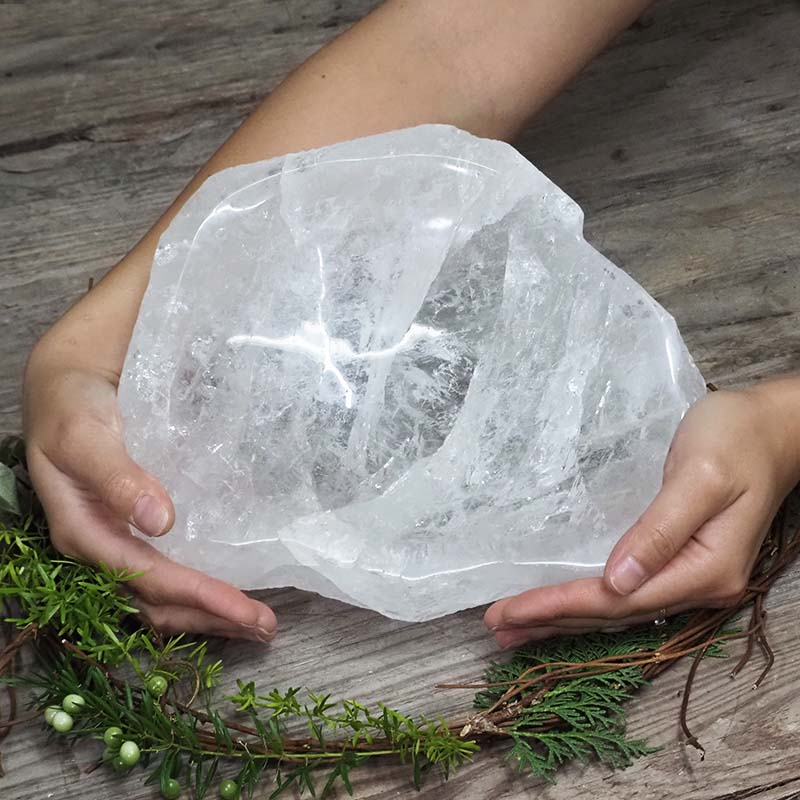 3.15kg Clear Quartz Polished Large Bowl DS1409 4 Clear Quartz Large Bowl DS1409 | Himalayan Salt Factory