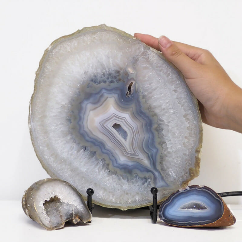 1.7kg Natural Agate Thick Sliced Crystal Lamp with Agate Mini Geode J114 4 Natural Agate Thick Sliced Crystal Lamp with Agate Mini Geode J114 | Himalayan Salt Factory