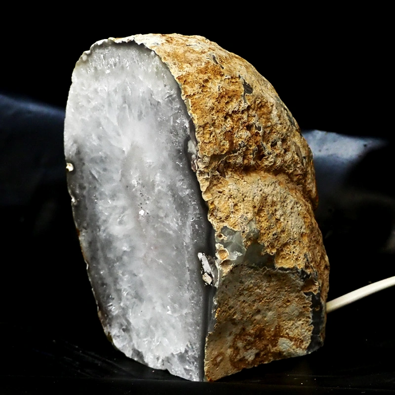 2.10kg Natural Agate Crystal Lamp CF538 4 2.10kg Natural Agate Crystal Lamp CF538 | Himalayan Salt Factory