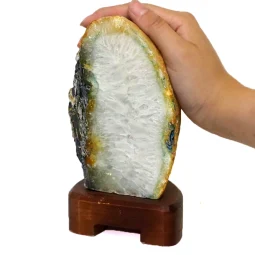 1.32kg Natural Agate Lamp – Timber Base J1433 7 1.32kg Natural Agate Lamp – Timber Base J1433 | Himalayan Salt Factory