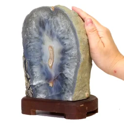 2.80kg Natural Agate Lamp – Timber Base S838 7 2.80kg Natural Agate Lamp – Timber Base S838 | Himalayan Salt Factory